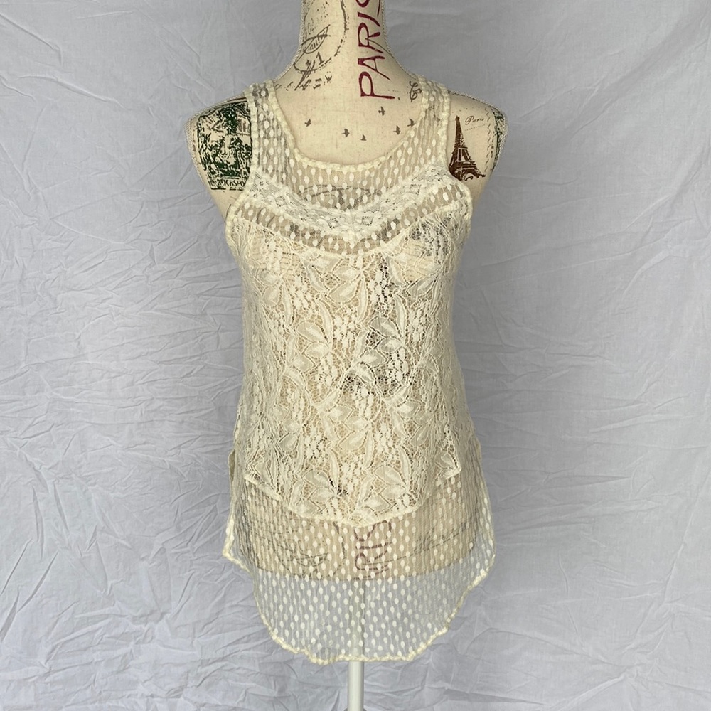 White top in lace